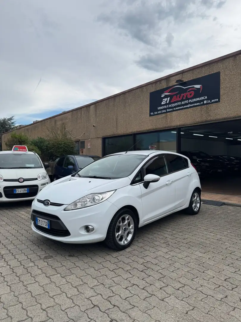 Ford Fiesta 1.4 TDCi 70CV 5 porte Titanium Bianco - 1