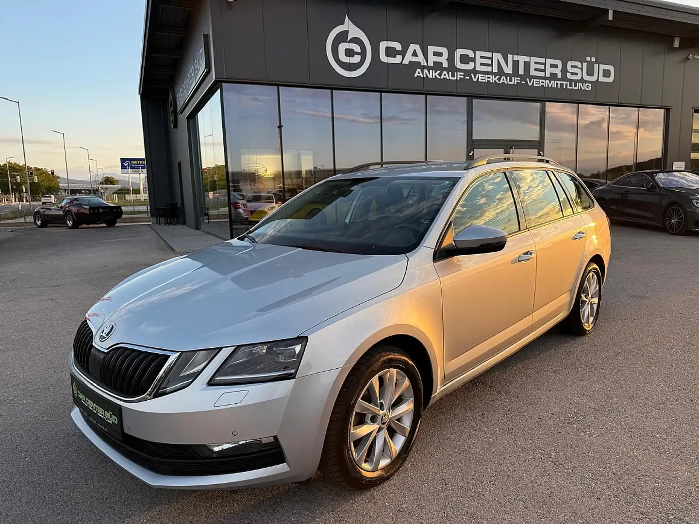 Skoda Octavia Combi 2,0 TDI Ambition Limited DSG Silber - 1
