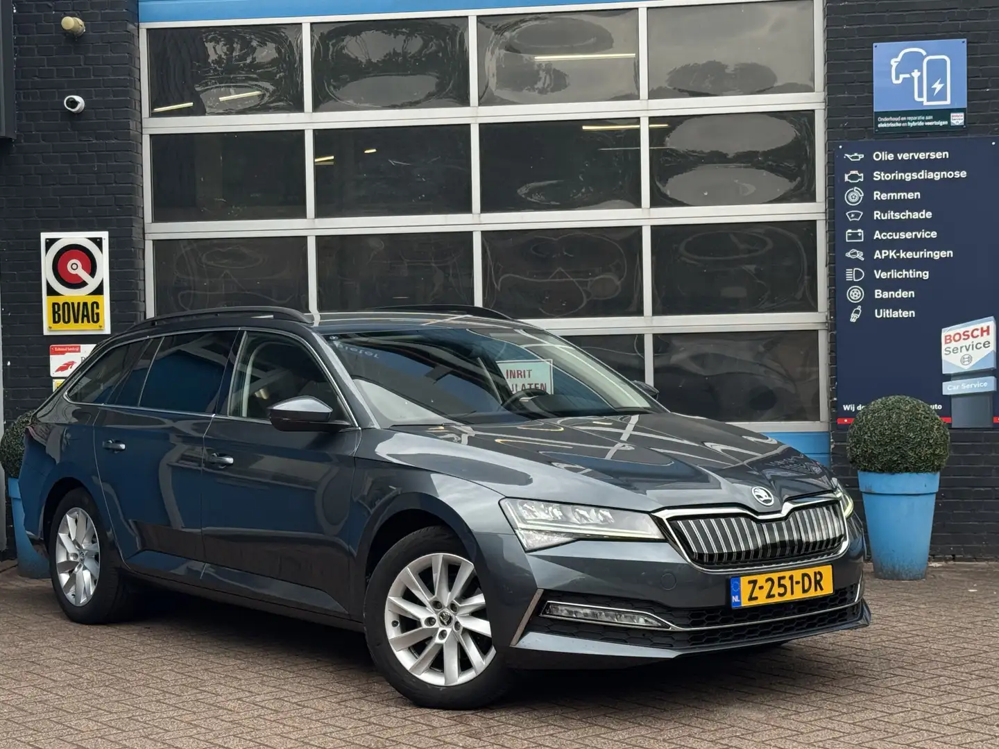 Skoda Superb Combi Hybrid 1.4 TSI iV PHEV Business Edition Plus Grijs - 1
