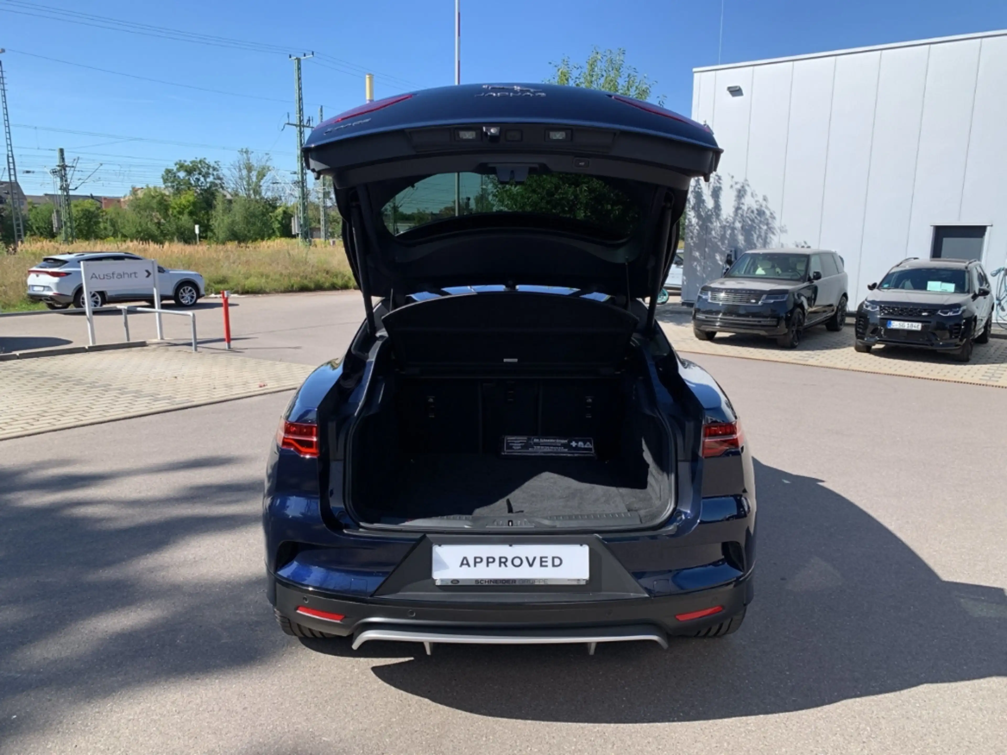 Jaguar I-Pace S EV400 LUFTFEDERUNG+PANO+SHZ+SOUNDSYSTEM — photo 13
