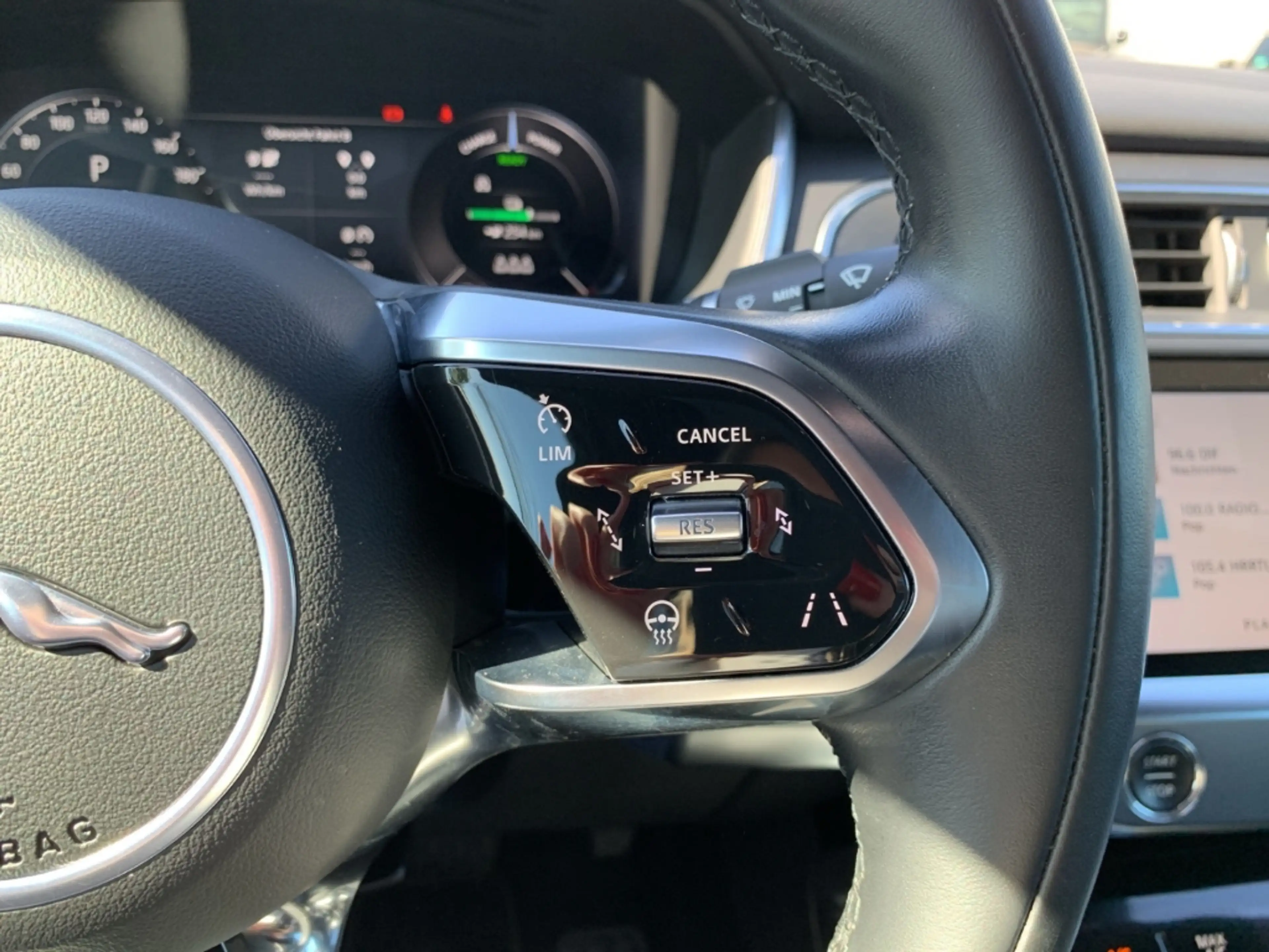 Jaguar I-Pace S EV400 LUFTFEDERUNG+PANO+SHZ+SOUNDSYSTEM — photo 14