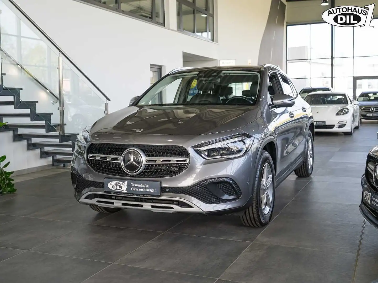 Mercedes-Benz GLA 200 d 8G-DCT *R-KAMERA*Distr+*LED* Grau - 2