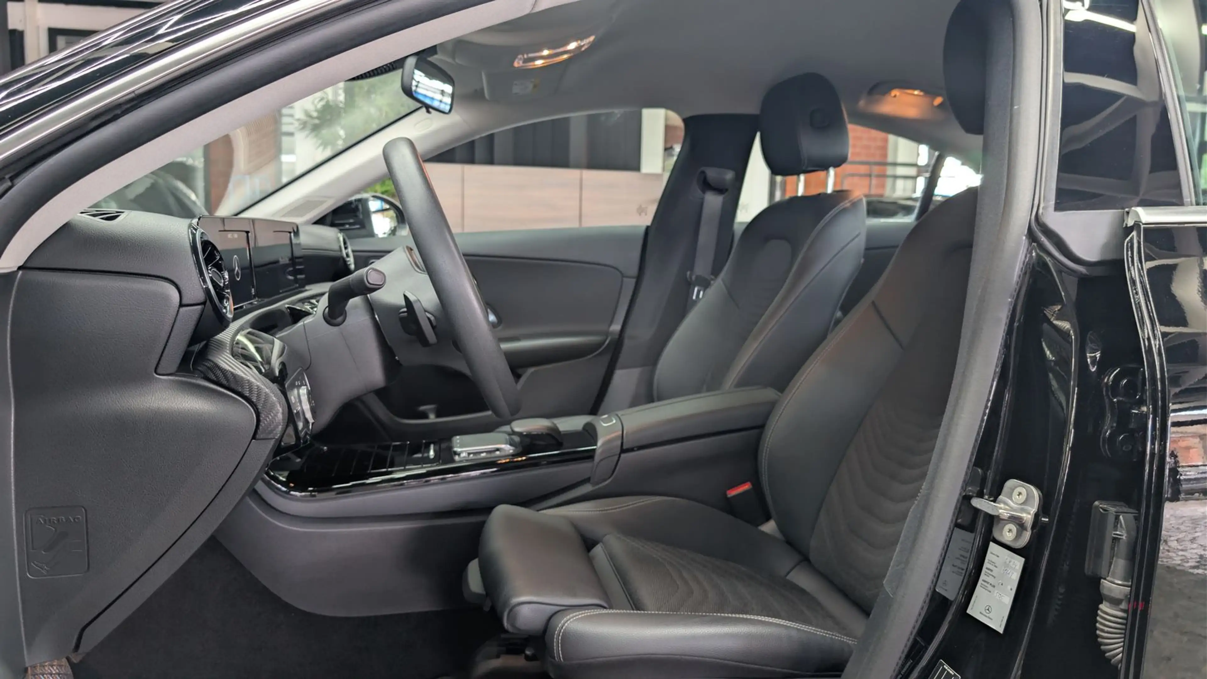 Mercedes-Benz CLA 200 d Coupé AHK LEDER LED SHZ KAM BUSINESS — photo 11