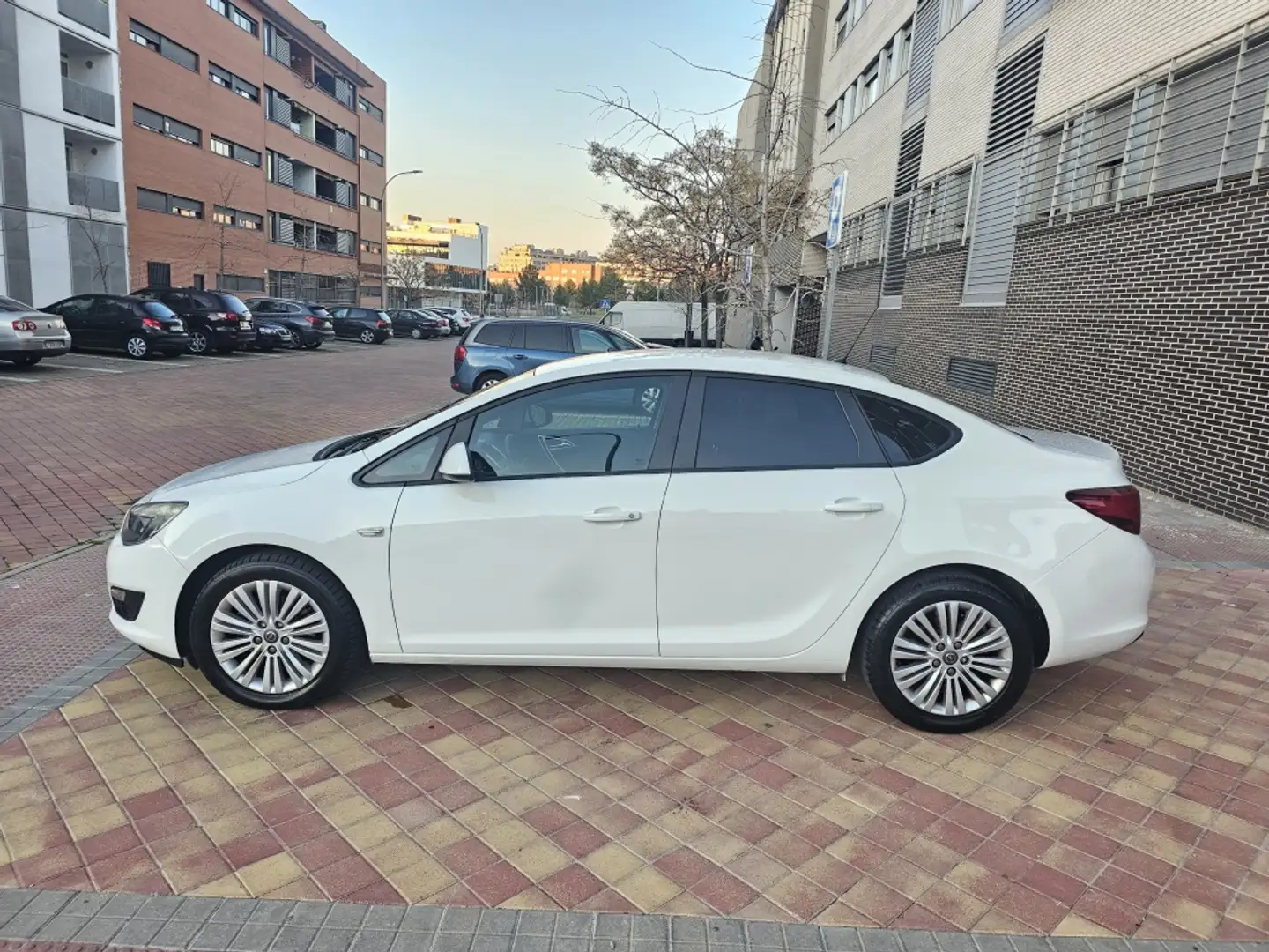 Opel Astra Sedán 1.7CDTi S/S Excellence Blanco - 2