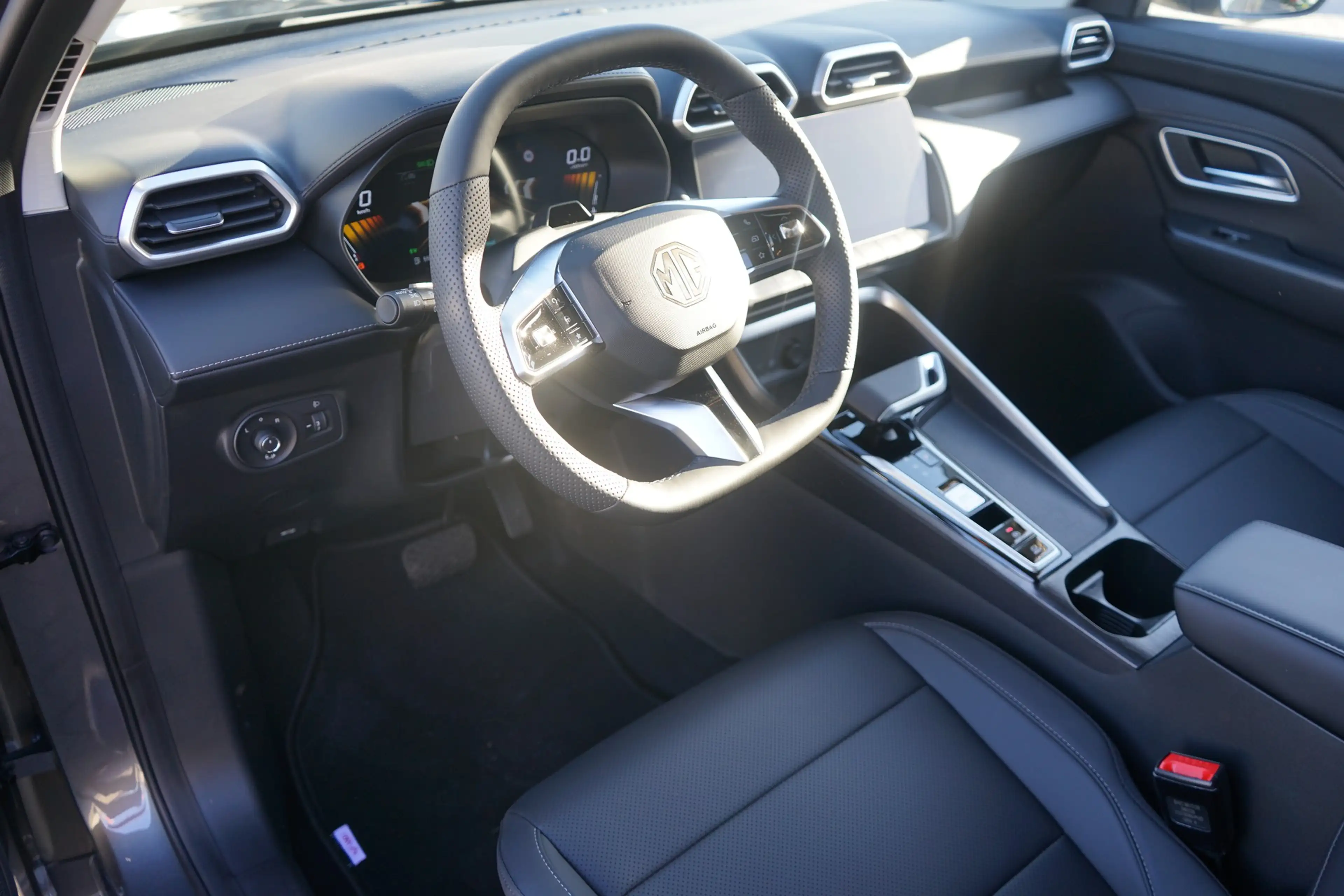 MG ZS 1.5 Hybrid Luxury Aut. LED ACC Navi 360° — photo 11