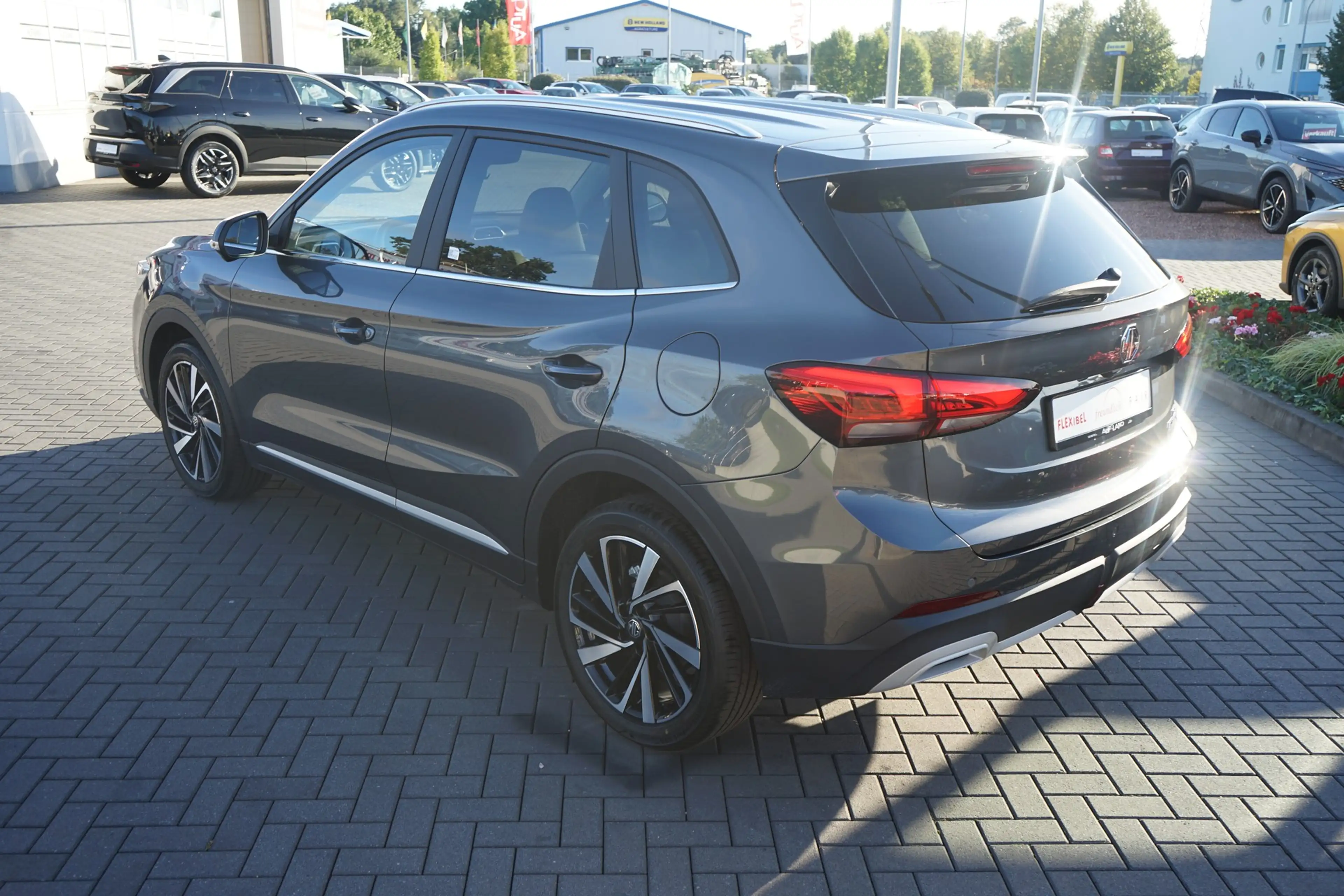 MG ZS 1.5 Hybrid Luxury Aut. LED ACC Navi 360° — photo 9