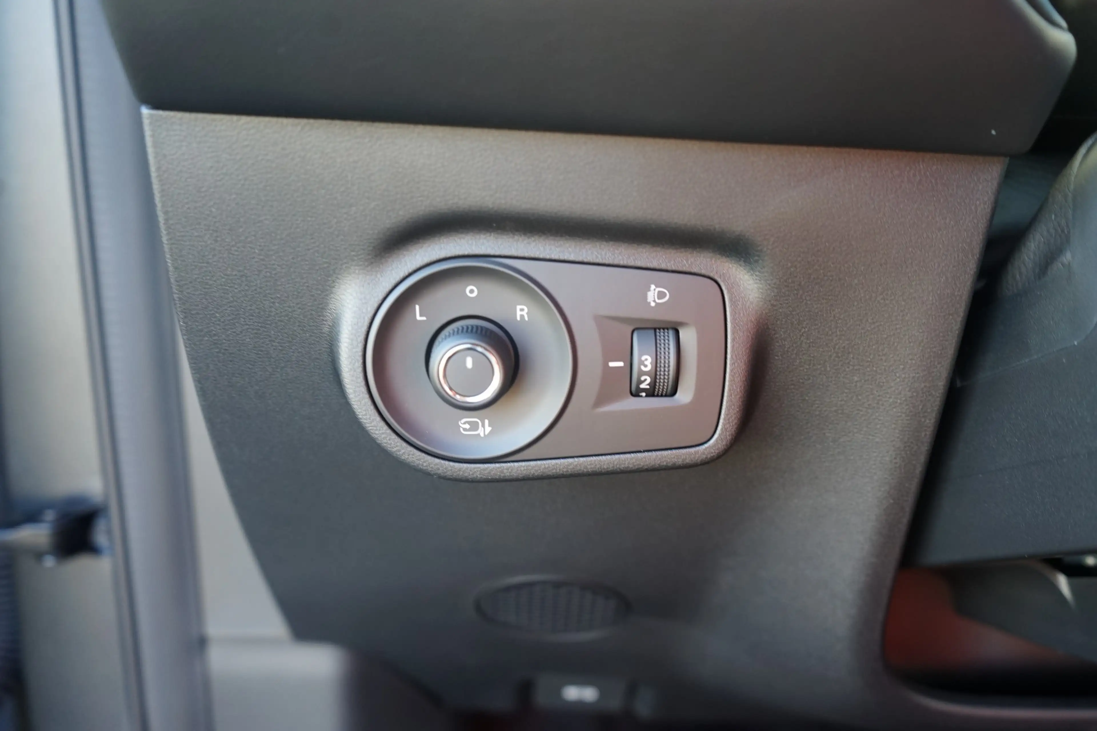 MG ZS 1.5 Hybrid Luxury Aut. LED ACC Navi 360° — photo 14