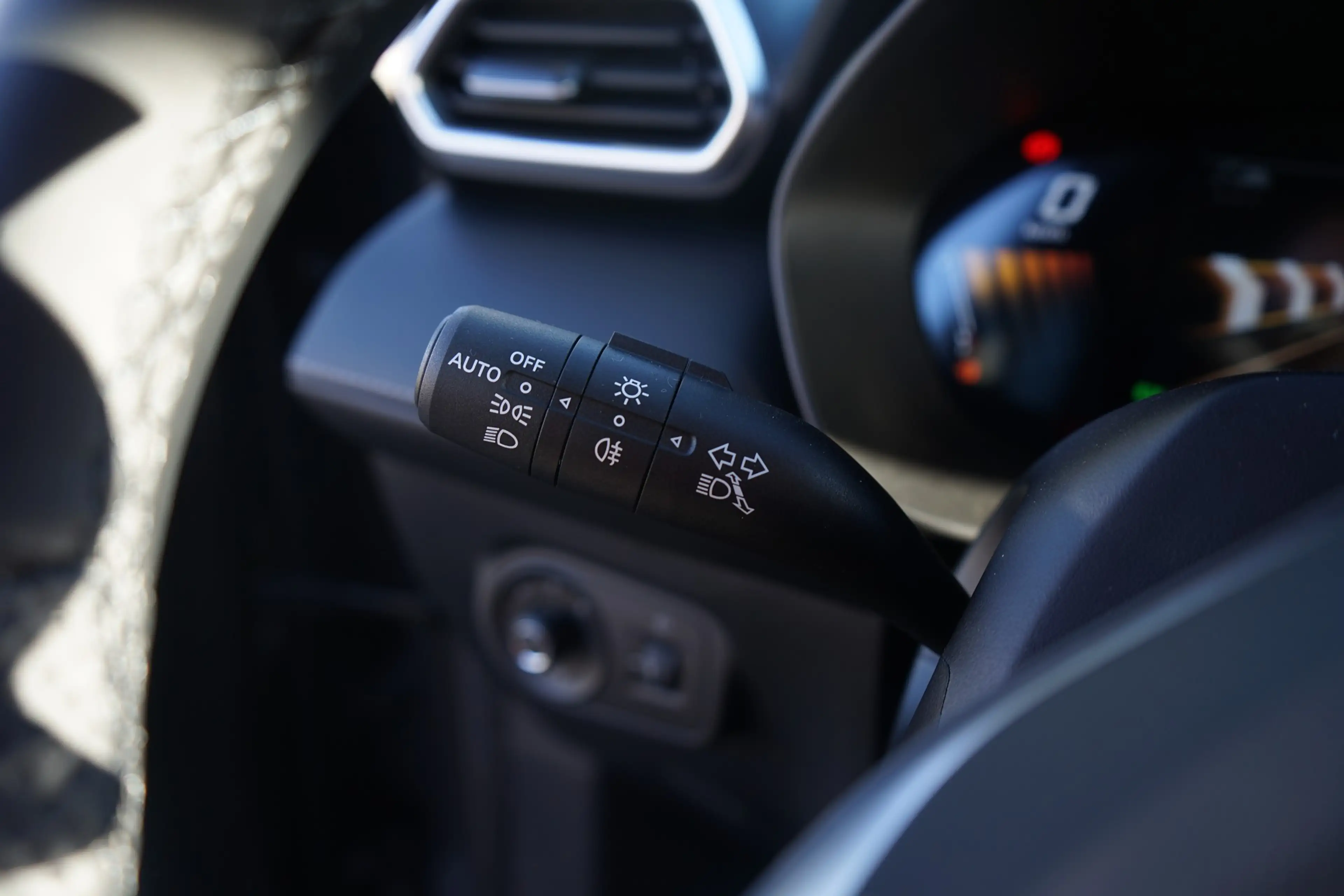 MG ZS 1.5 Hybrid Luxury Aut. LED ACC Navi 360° — photo 15