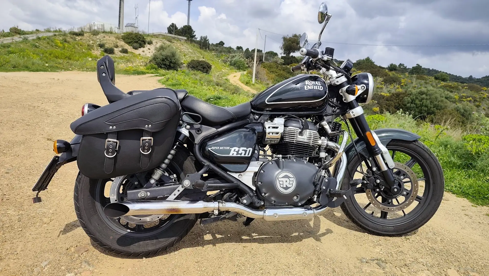 Royal Enfield Super Meteor 650 - 1