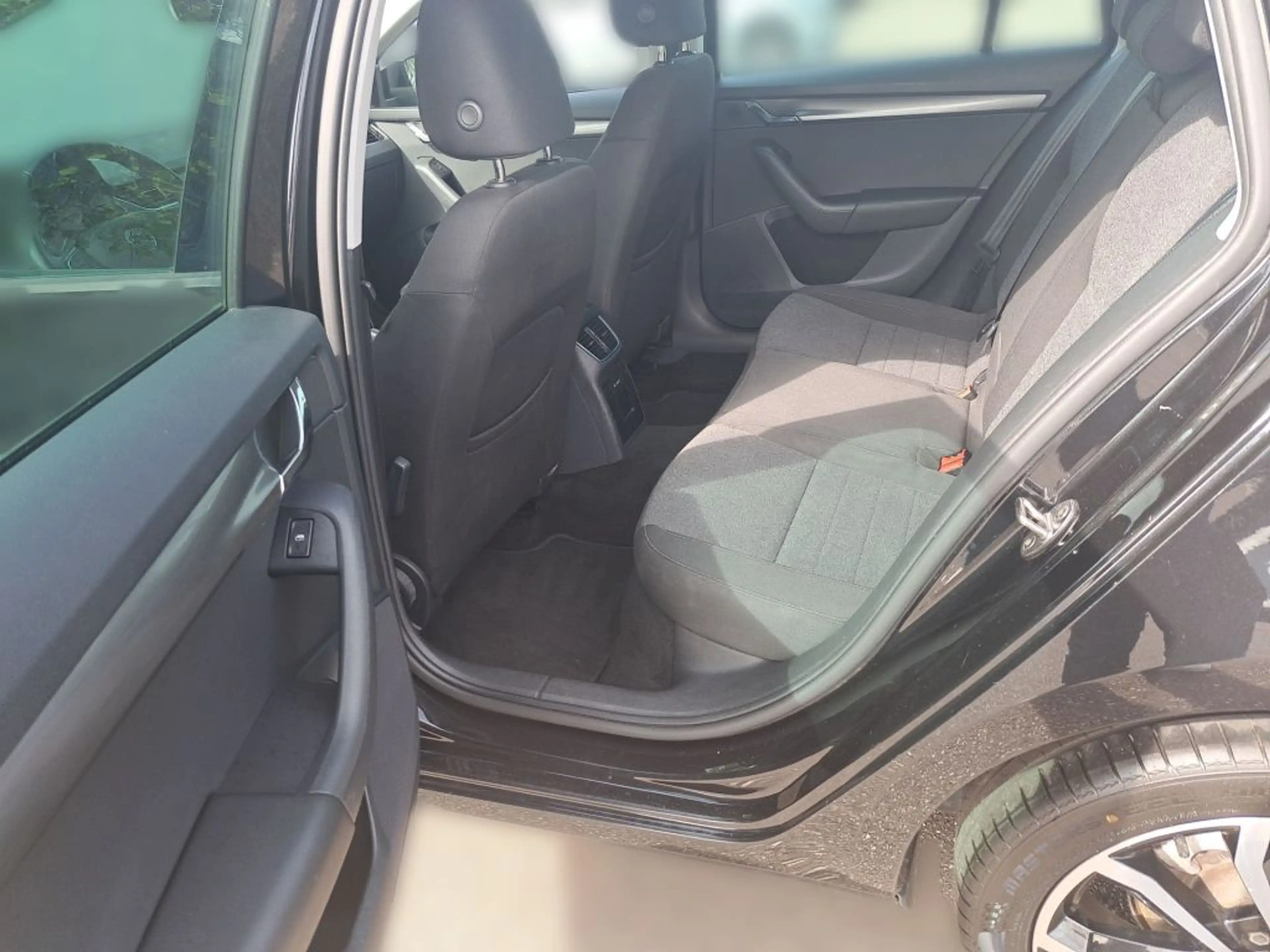 Skoda Octavia Combi 1.5 TSI ACT Soleil — photo 17