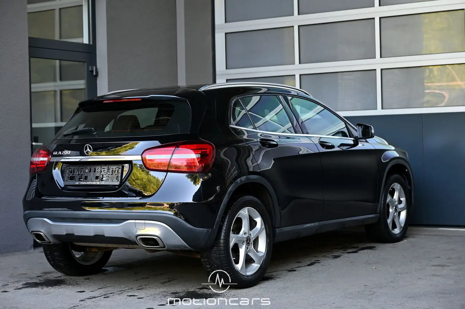 Mercedes-Benz GLA 200 GLA-Klasse GLA 200 Urban Pickerl NEU Fekete - 2