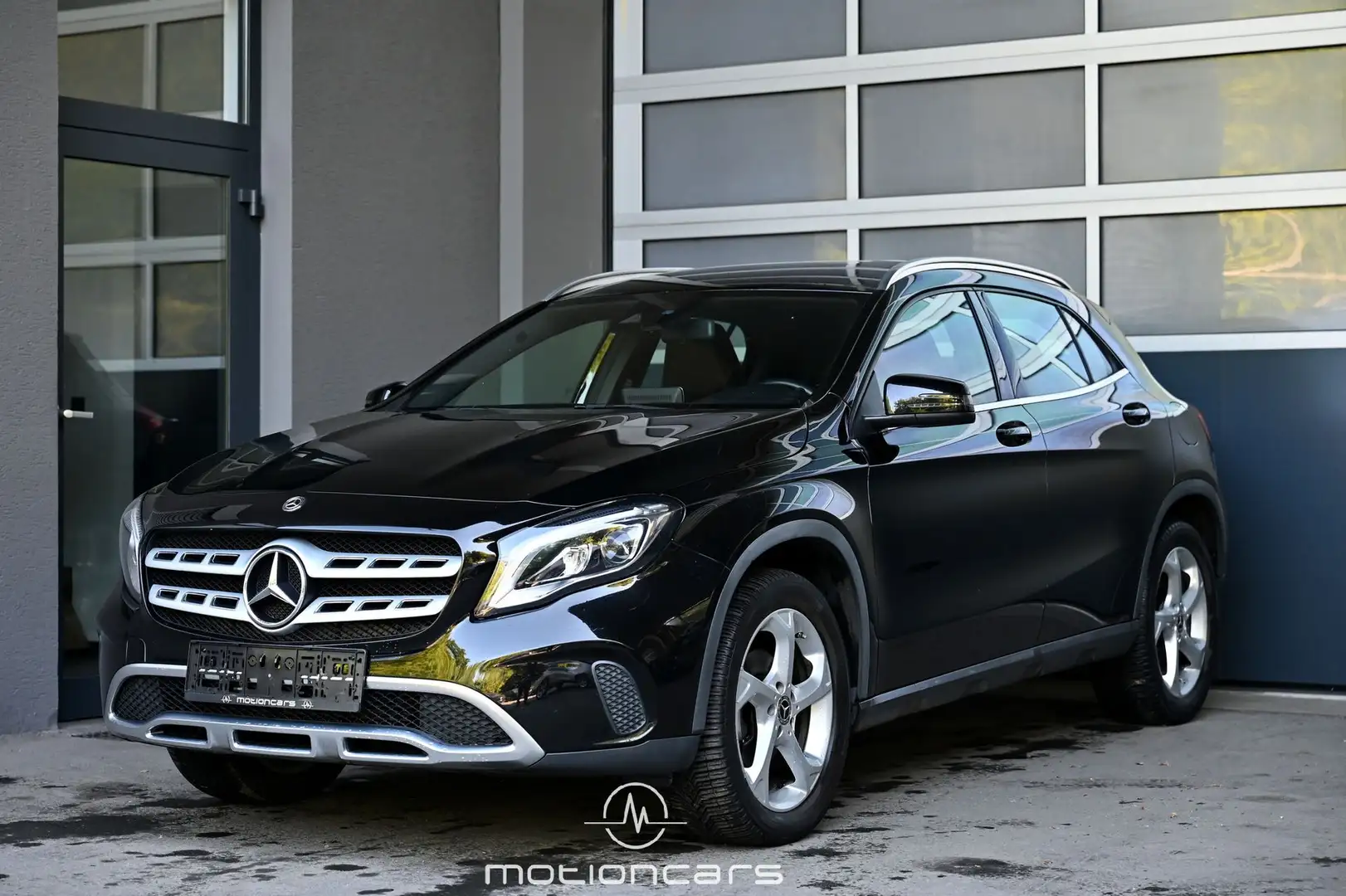 Mercedes-Benz GLA 200 GLA-Klasse GLA 200 Urban Pickerl NEU Fekete - 1