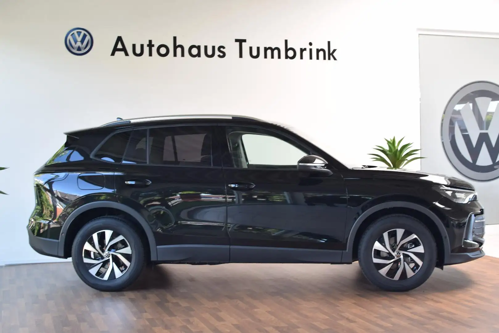 Volkswagen Tiguan Life eTSI DSG AHK Standh. el Heckkl. Schwarz - 2