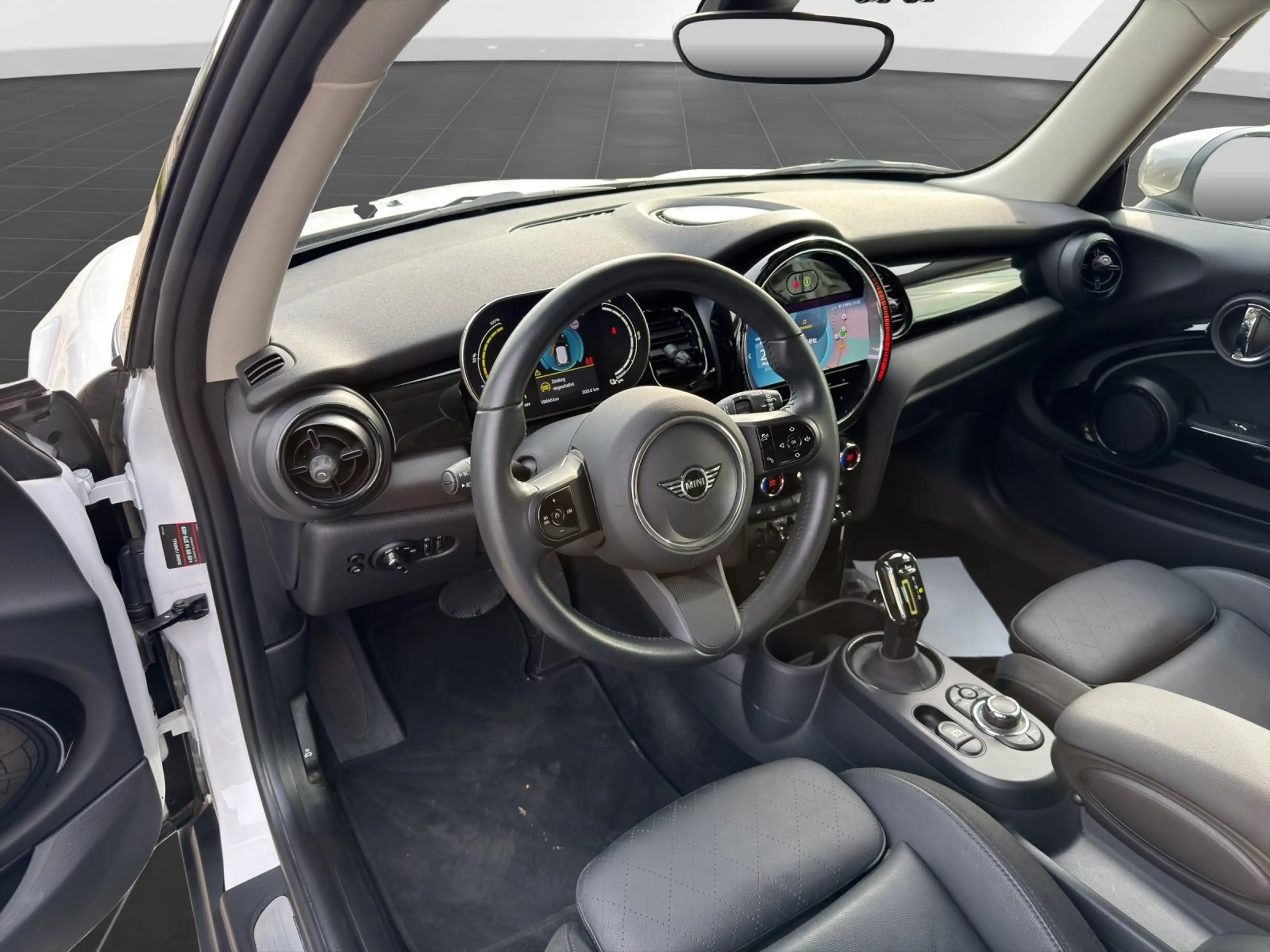 MINI Cooper SE Hatch 16" / DrivAss / Keyless / RFK / LED / DAB / — photo 9