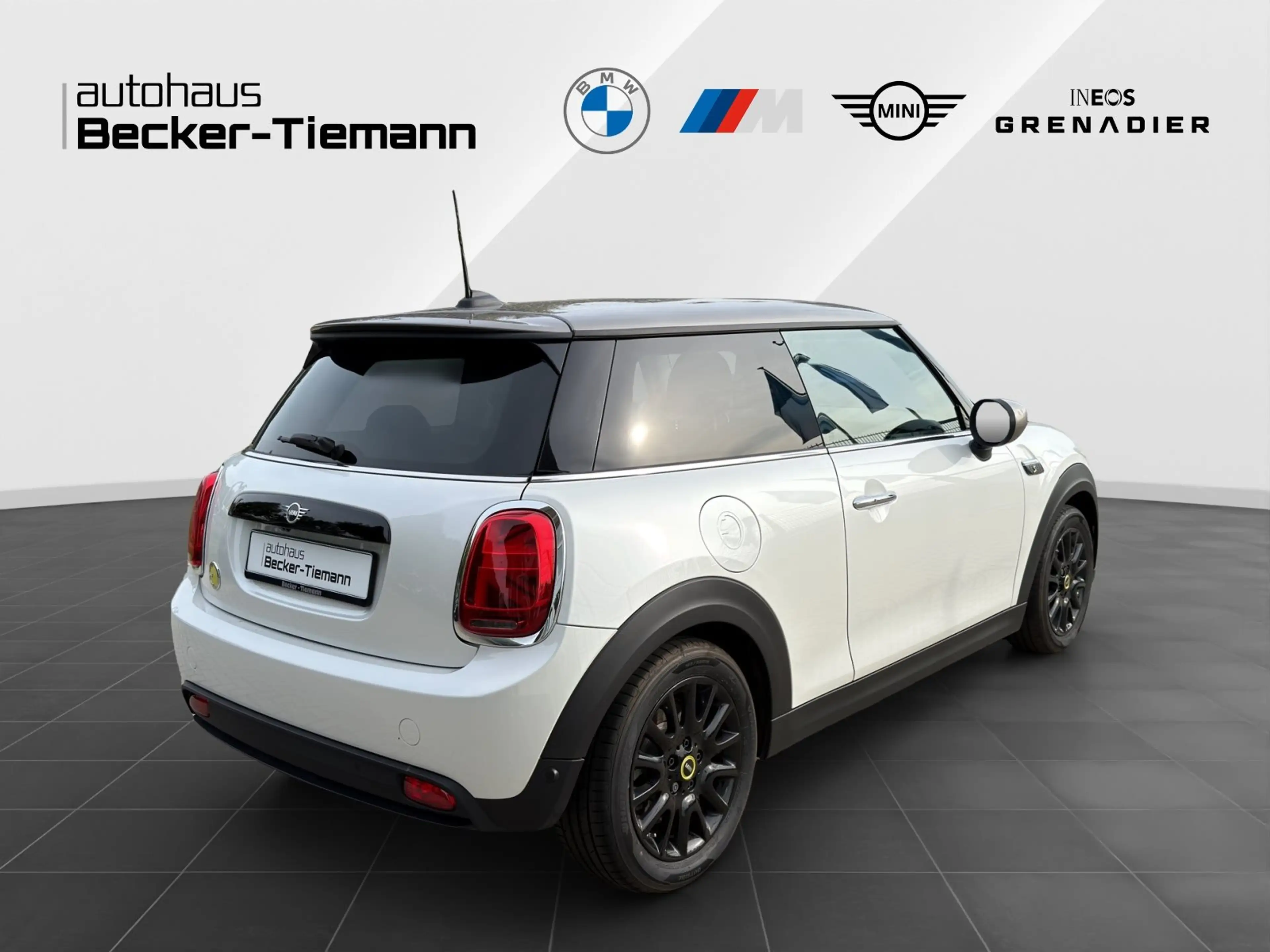 MINI Cooper SE Hatch 16" / DrivAss / Keyless / RFK / LED / DAB / — photo 6