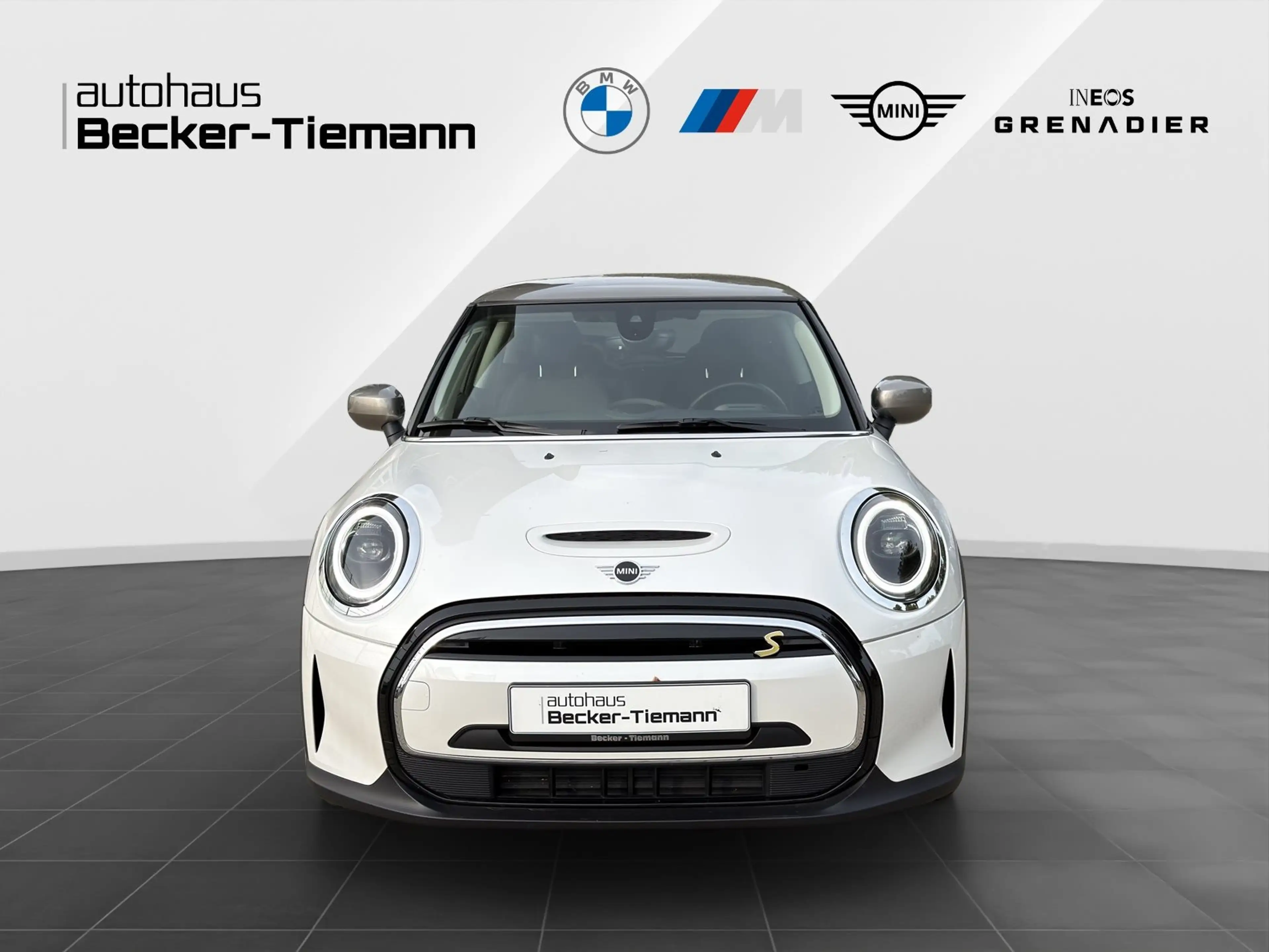MINI Cooper SE Hatch 16" / DrivAss / Keyless / RFK / LED / DAB / — photo 2