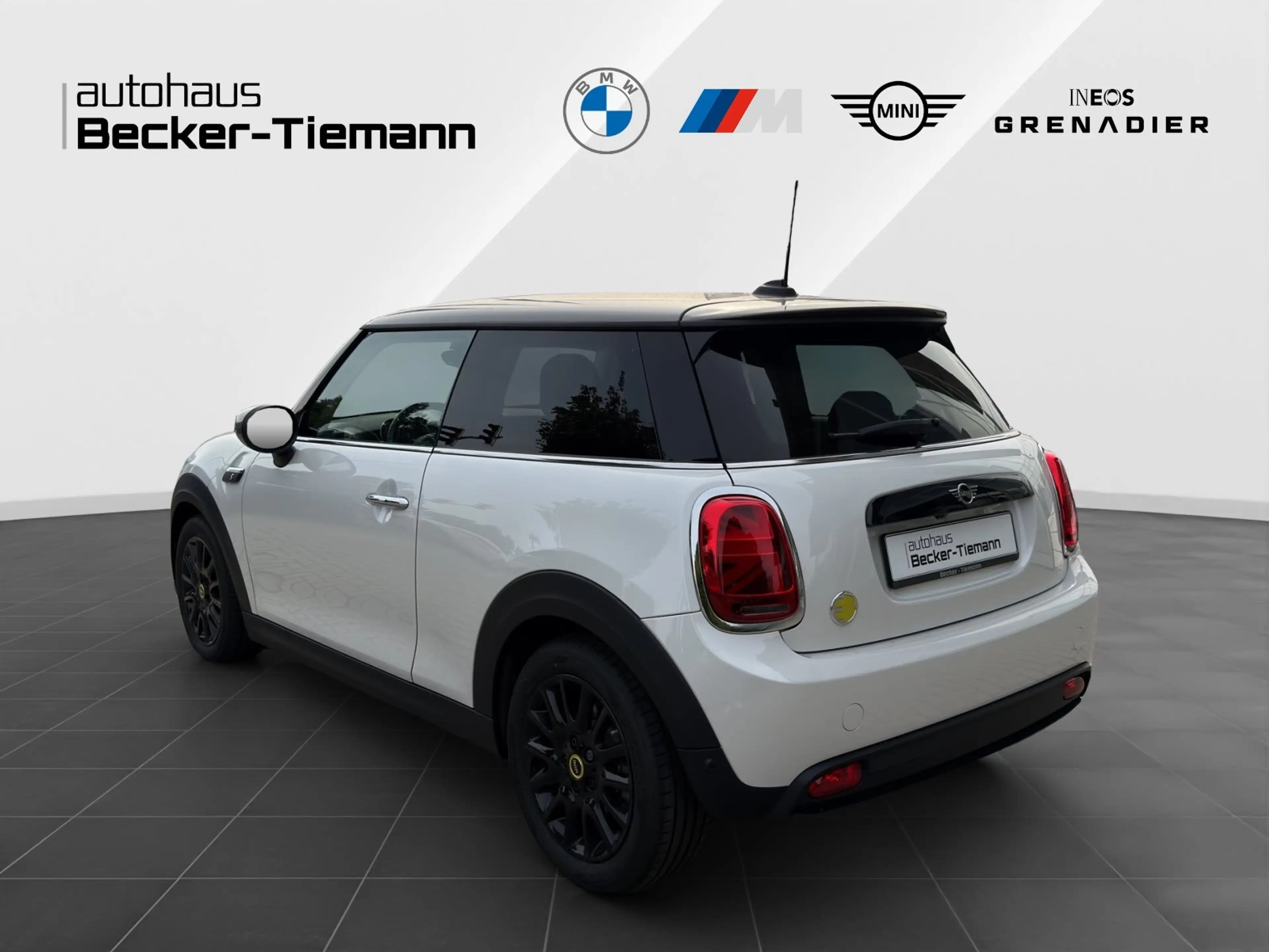MINI Cooper SE Hatch 16" / DrivAss / Keyless / RFK / LED / DAB / — photo 4