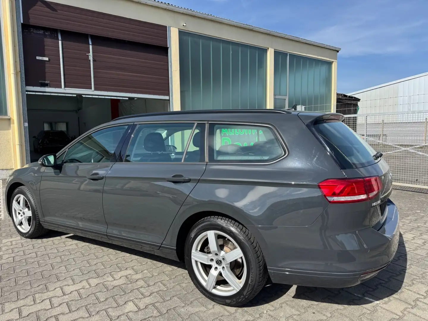 Volkswagen Passat Variant 2.0 TDI BMT°DSG°LED°NAVI°PDC°AHK° Grau - 2