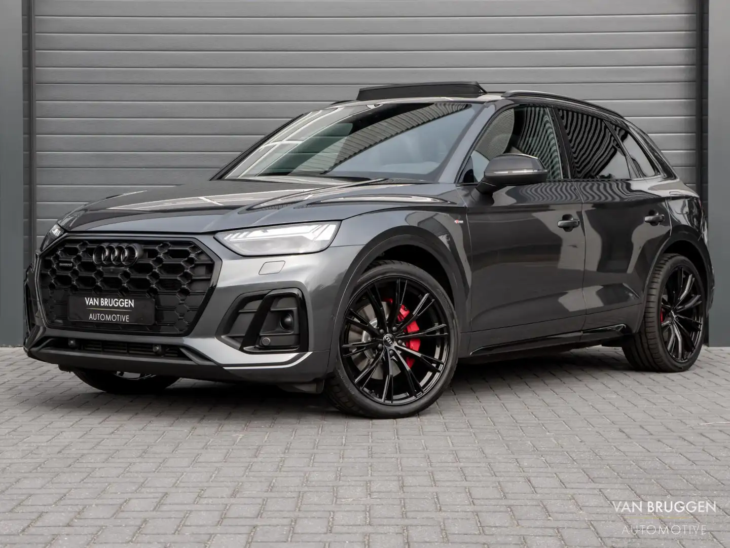 Audi Q5 55 TFSI e quattro Competition Pano RS Trekh Lucht Grijs - 1