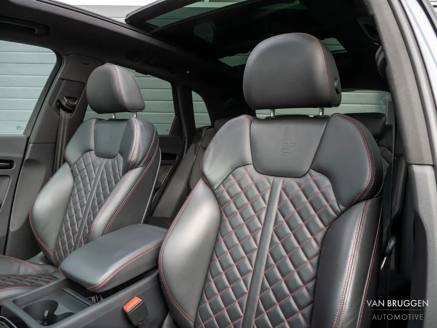 Audi Q5 55 TFSI e quattro Competition Pano RS Trekh Lucht Grijs - 2