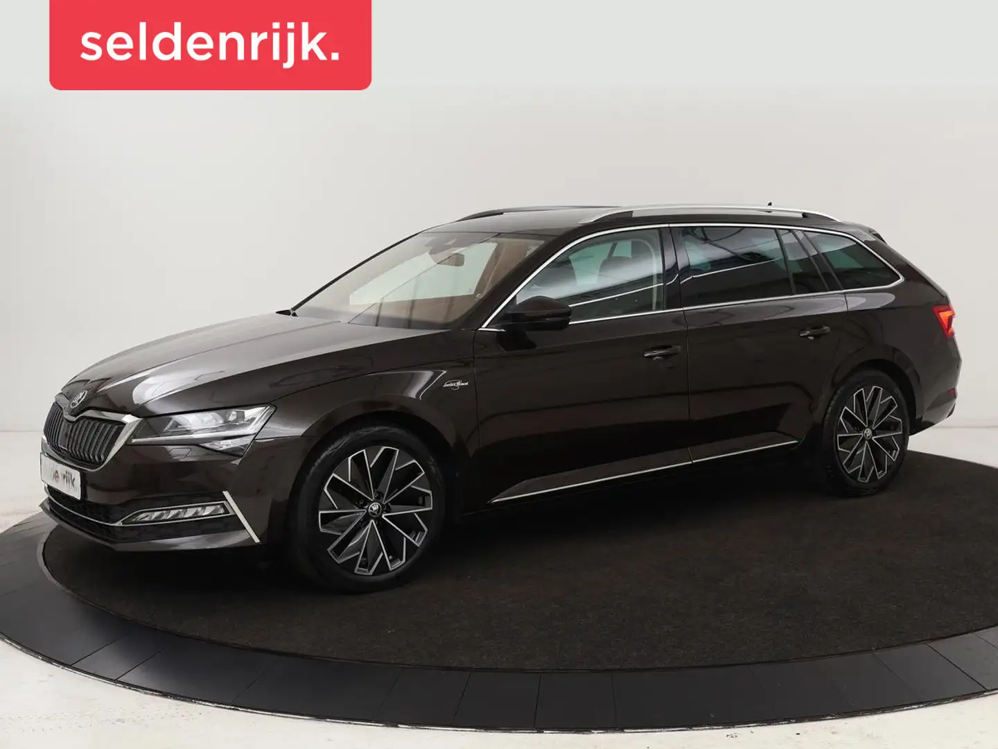 Skoda Superb 1.4 TSI iV Laurin & Klement | Leder | Trekhaak | A Bruin - 1