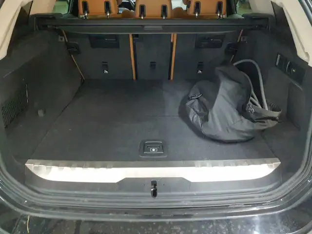 BMW 3 Series view 15