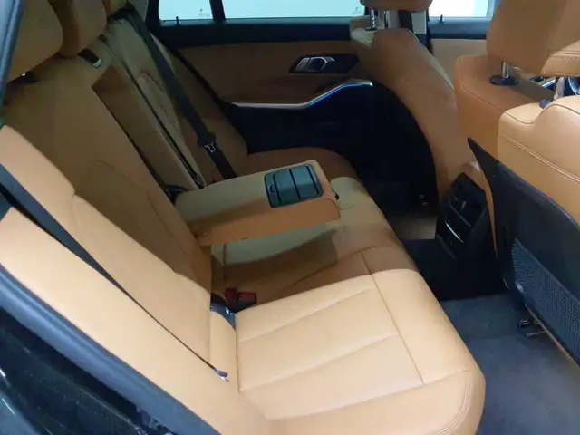 BMW 3 Series view 14