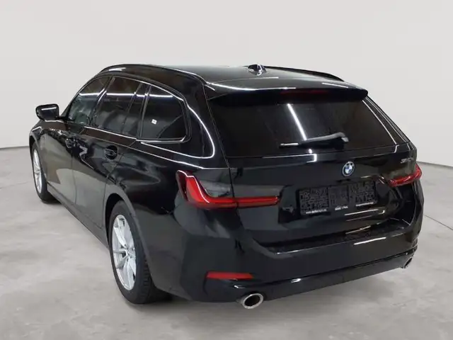 BMW 3 Series view 5