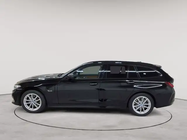 BMW 3 Series view 6