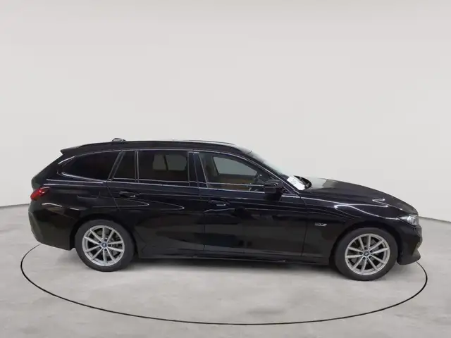 BMW 3 Series view 3
