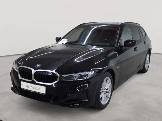 BMW 3 Series view 2
