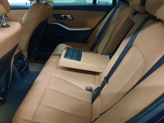BMW 3 Series view 13