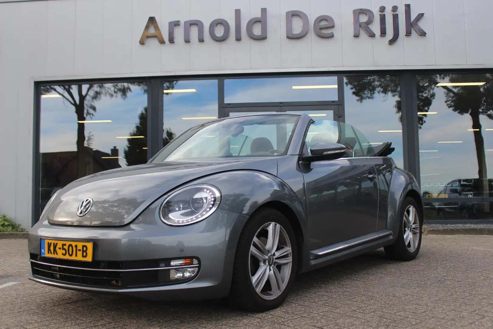 Volkswagen Beetle Cabriolet 1.4 TSI Exclusive Series cabrio DSG Grijs - 1