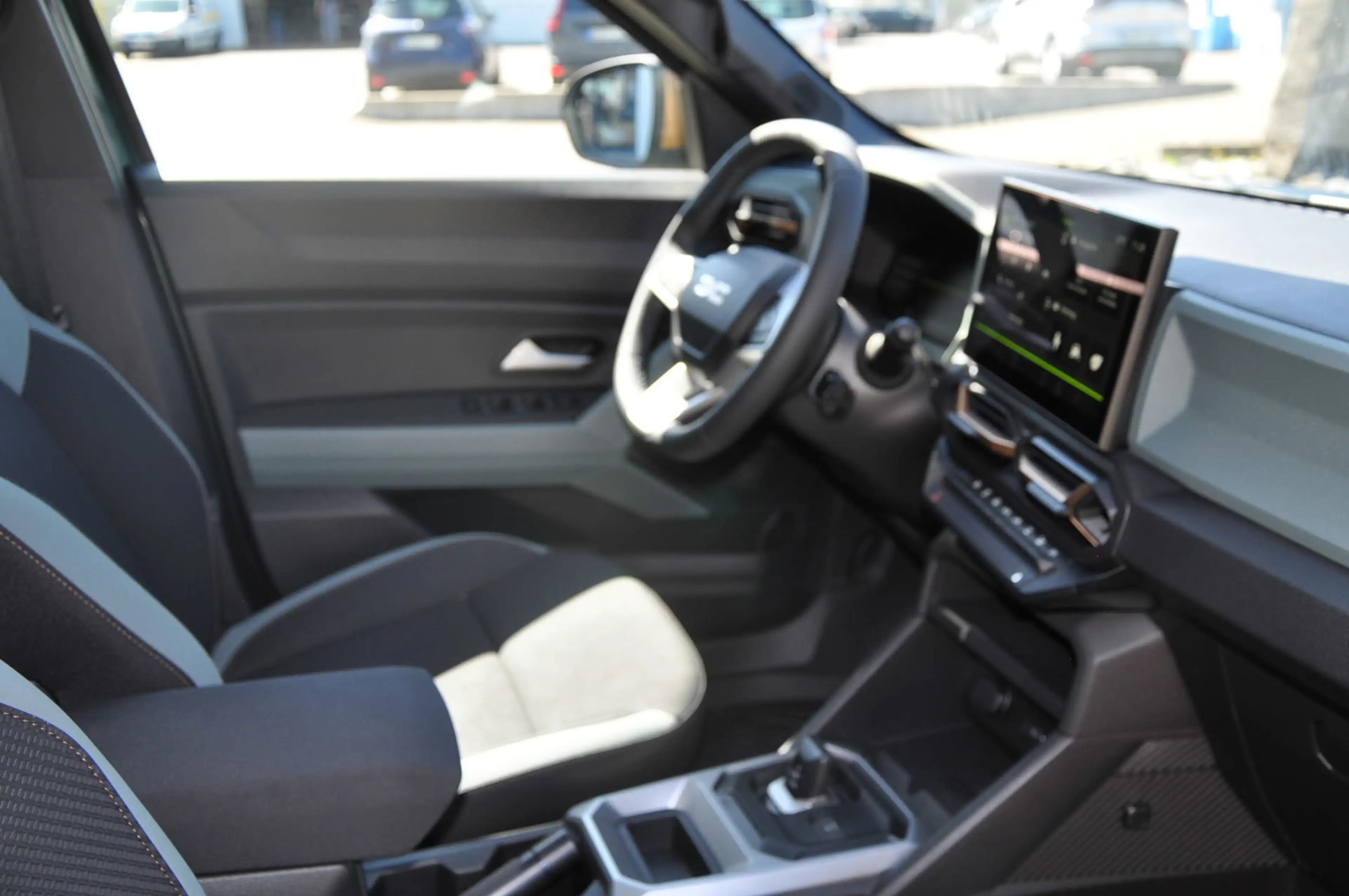 Dacia Duster Extreme hybrid 155 *PDC*360 Kamera*SHZ* — photo 12