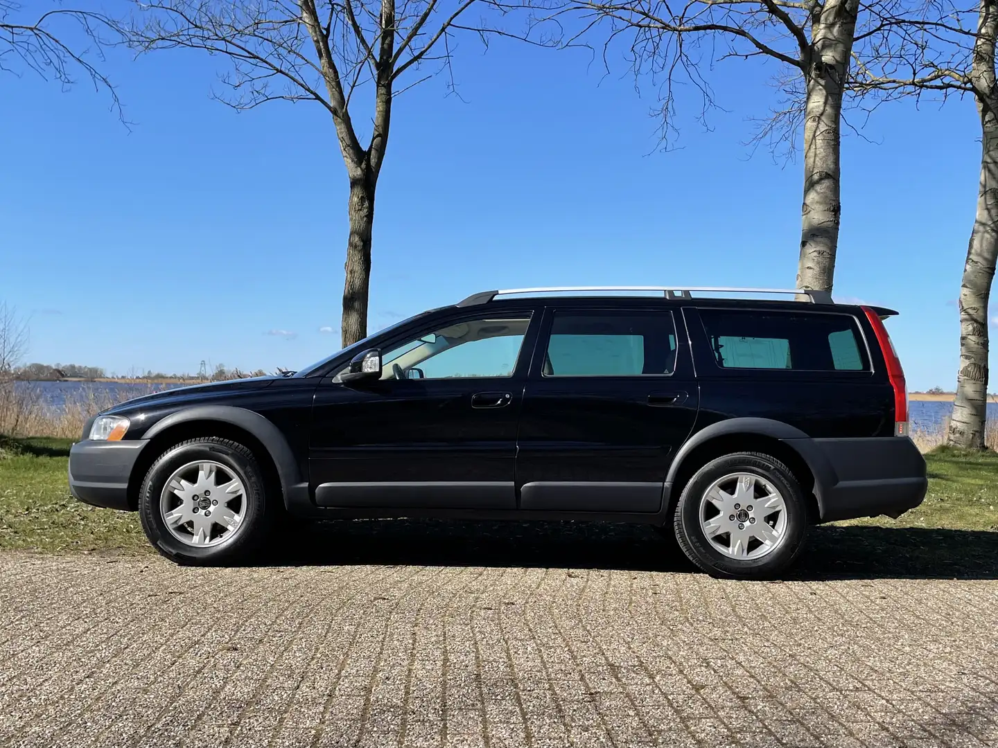 Volvo XC70 2.5 T Momentum Zwart - 2