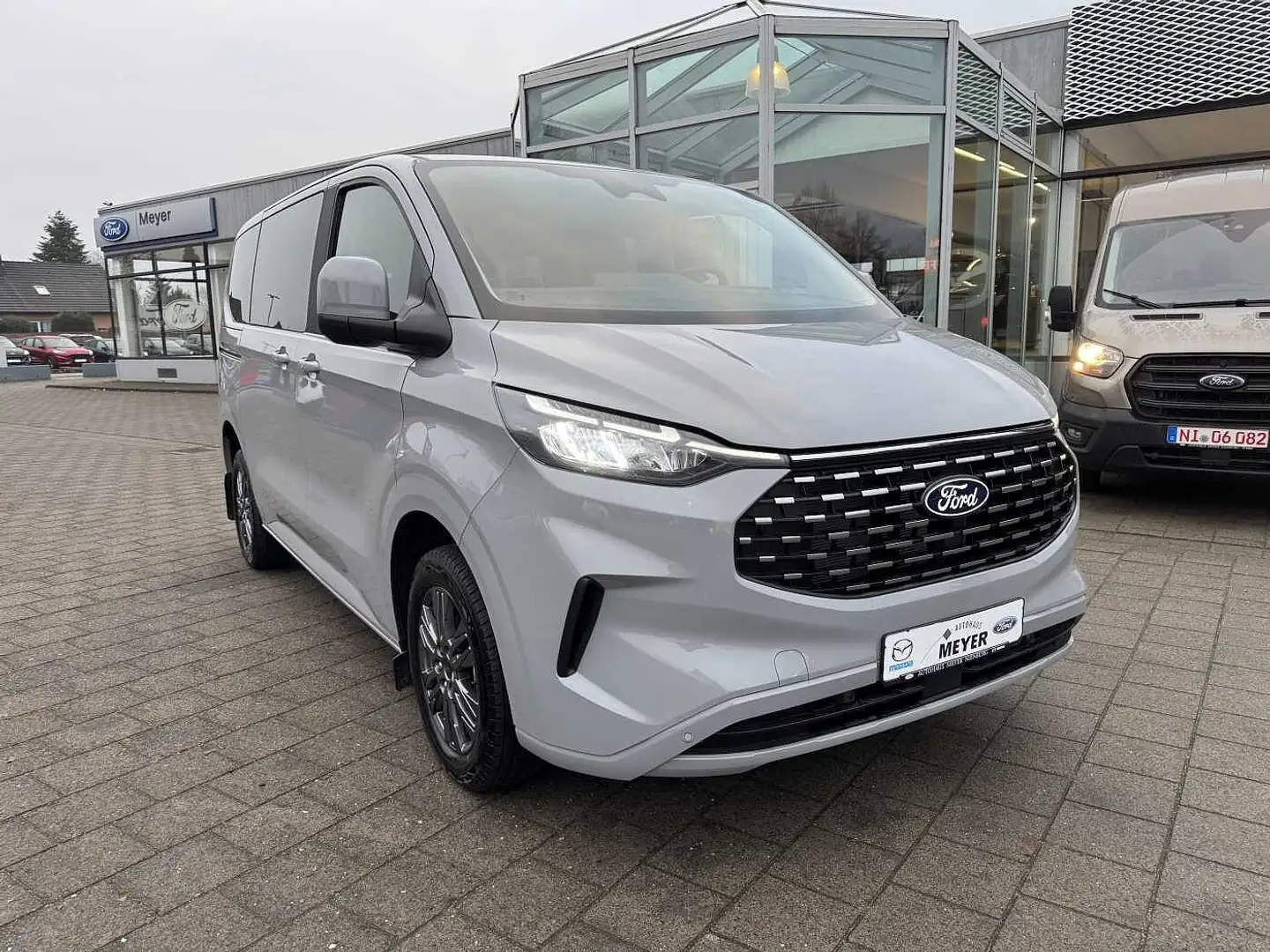 Ford Tourneo Custom 320 EcoBlue L1H1 VA Titanium Grau - 1