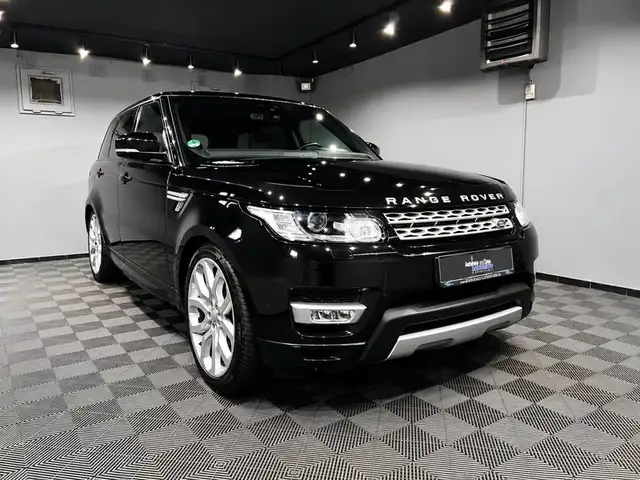Land Rover Range Rover Sport view 2