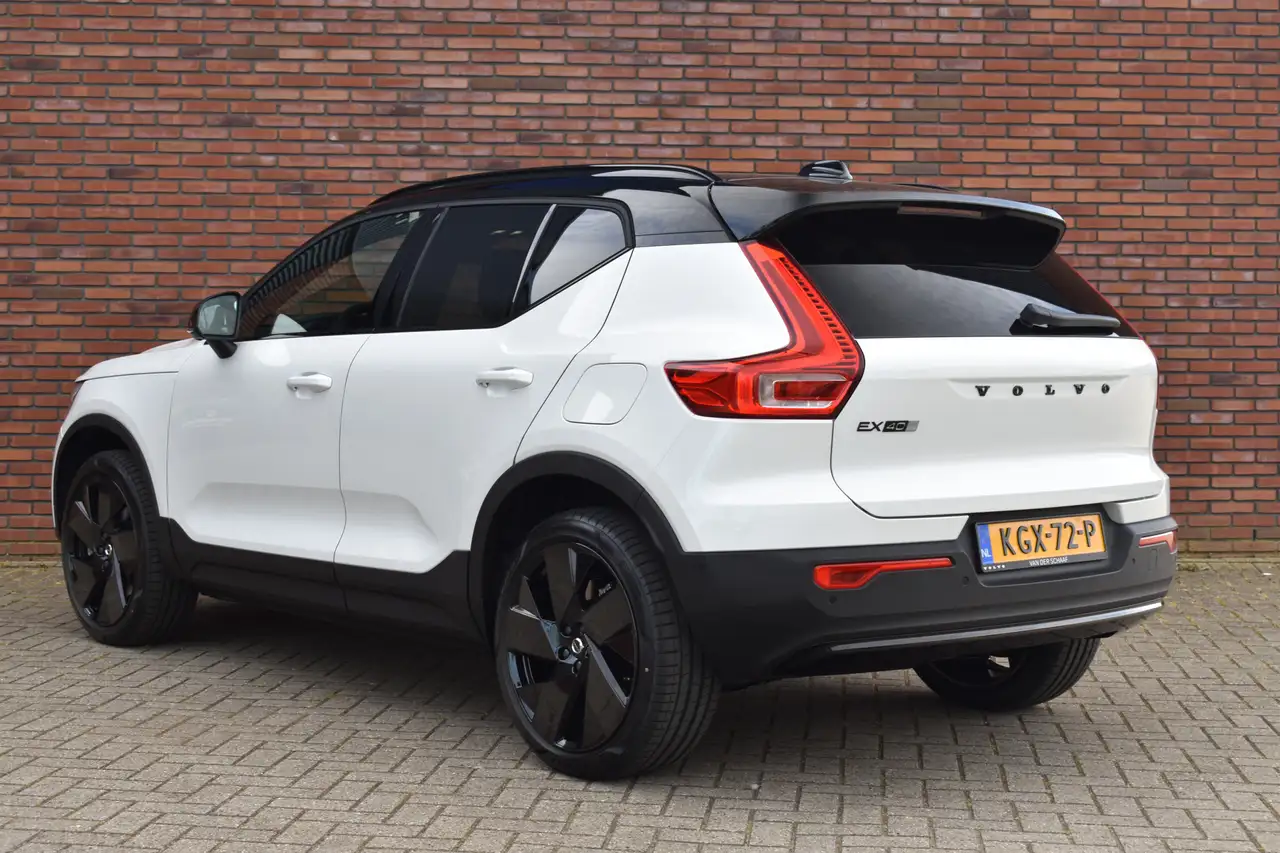 Volvo EX40 2026