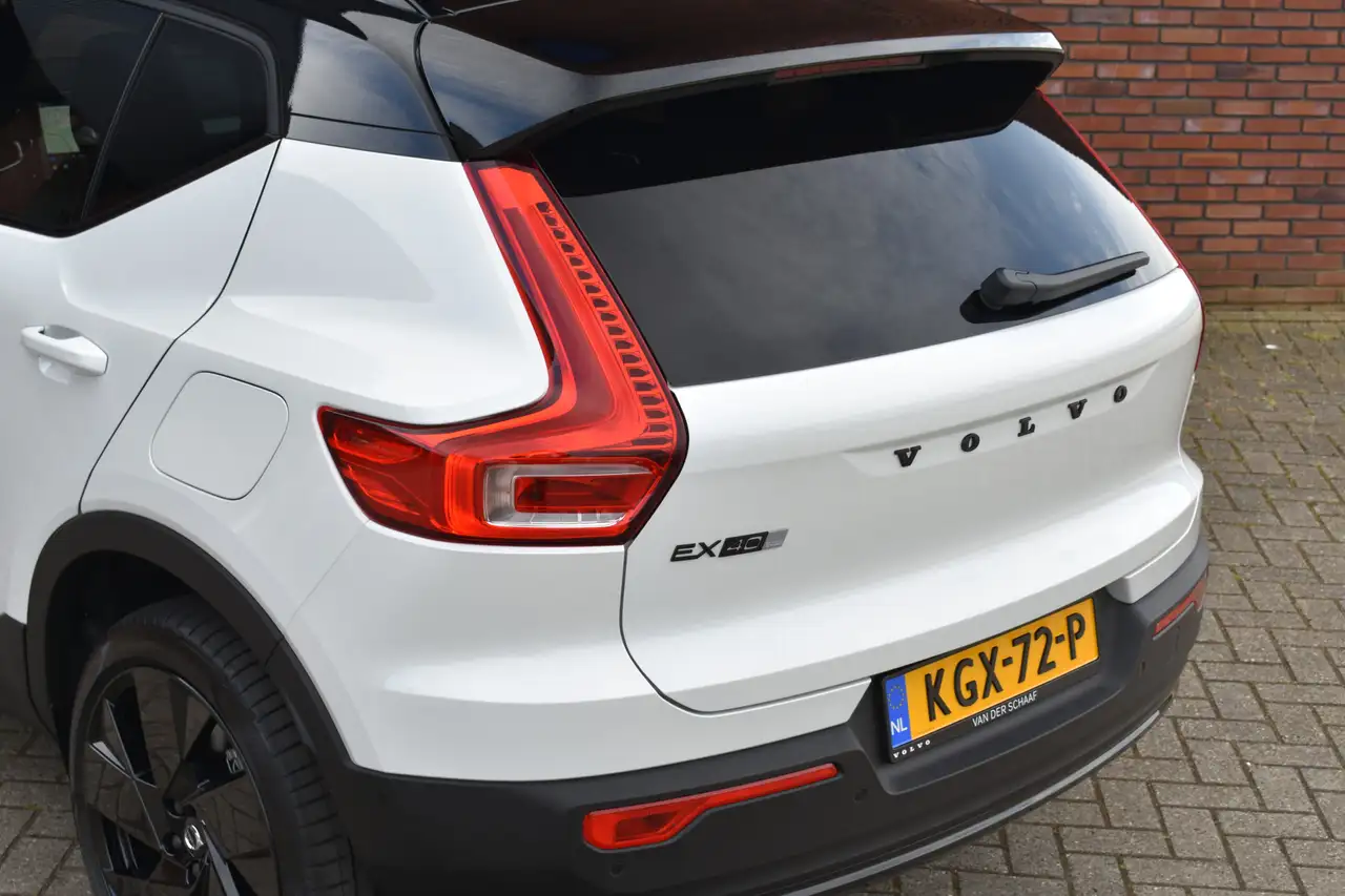 Volvo EX40 2026