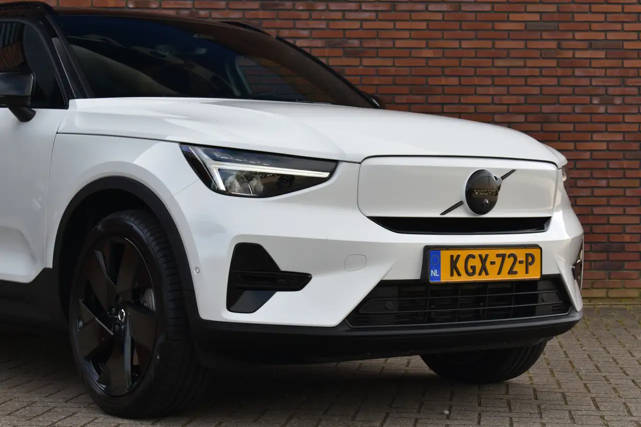 Volvo EX40 2026