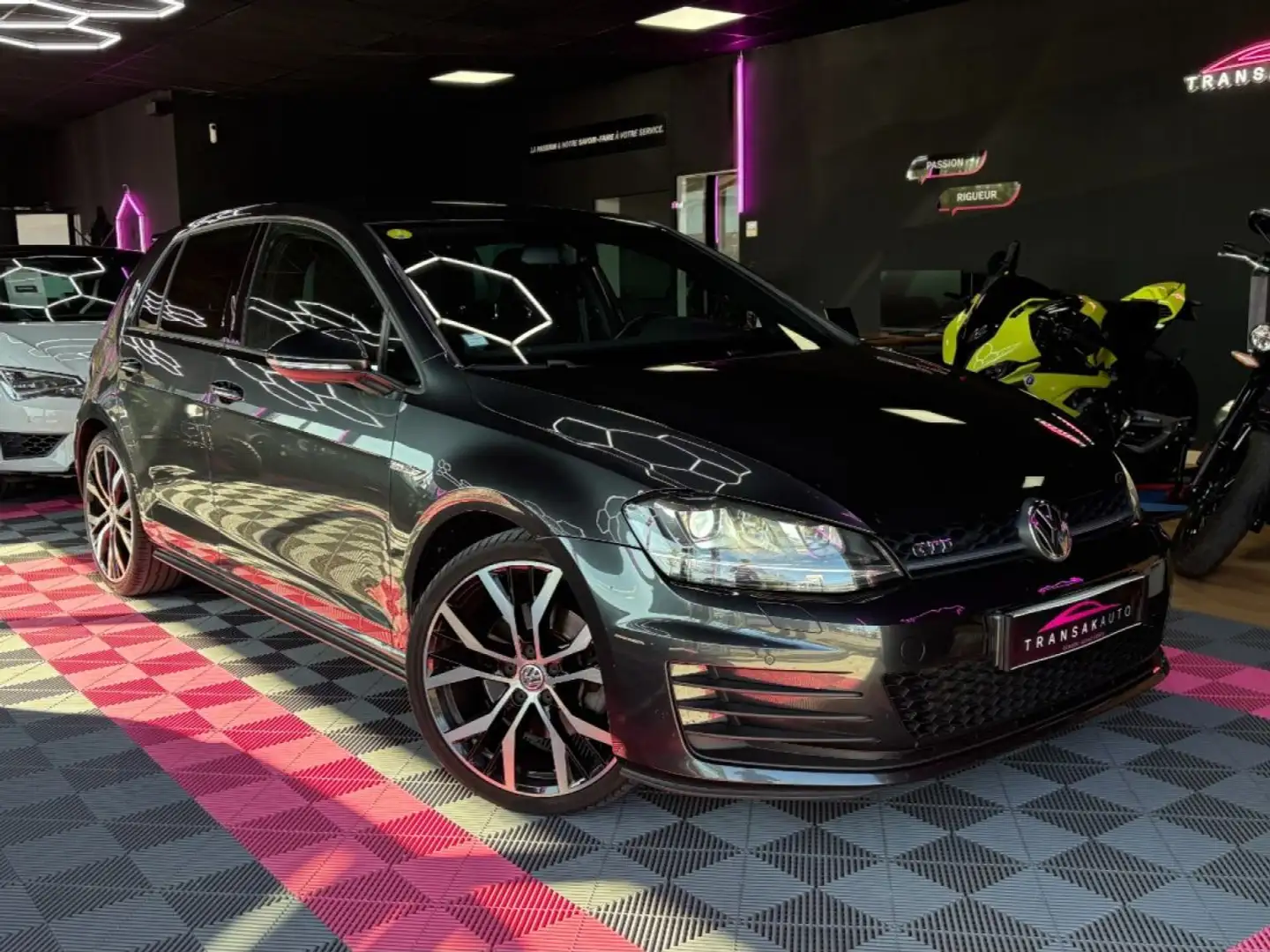 Volkswagen Golf 7 2.0 TDI 184 ch GTD ~ Caméra de recul ~ Auto Hold ~ Sièges chauffants ~ Feux adaptatifs ~ Jantes 19~ Suivi VW Grigio - 1
