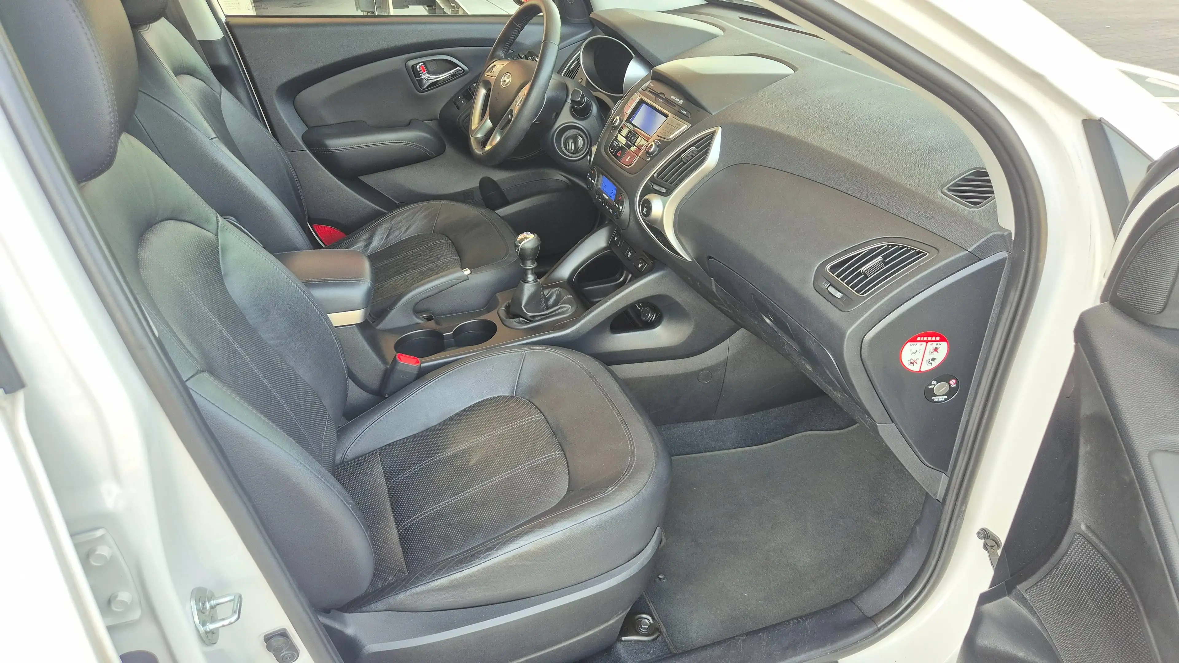 Hyundai iX35 iX35 1.6i 2WD Benzien - 1ST Eigenaar Full Servis boek  - Verkoop met Keurin Carpass & Garantie 12 maand — photo 10