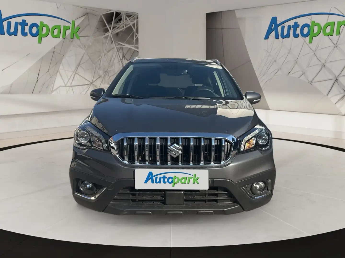 Suzuki SX4 S-Cross 1,4 Benzin Grau - 2