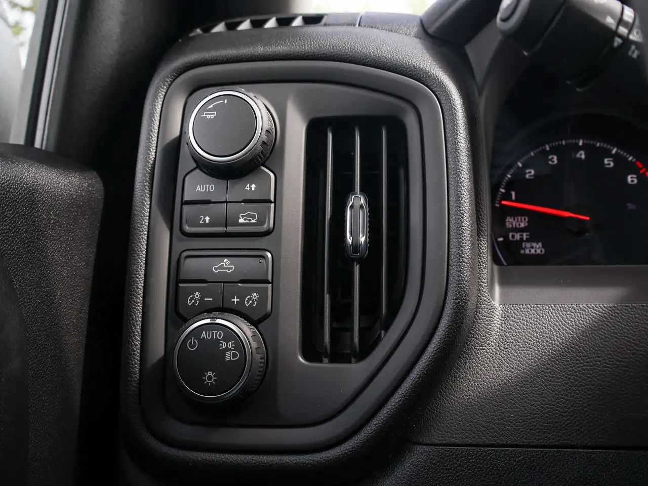 Chevrolet Silverado 1500 снимка Chevrolet Silverado 1500