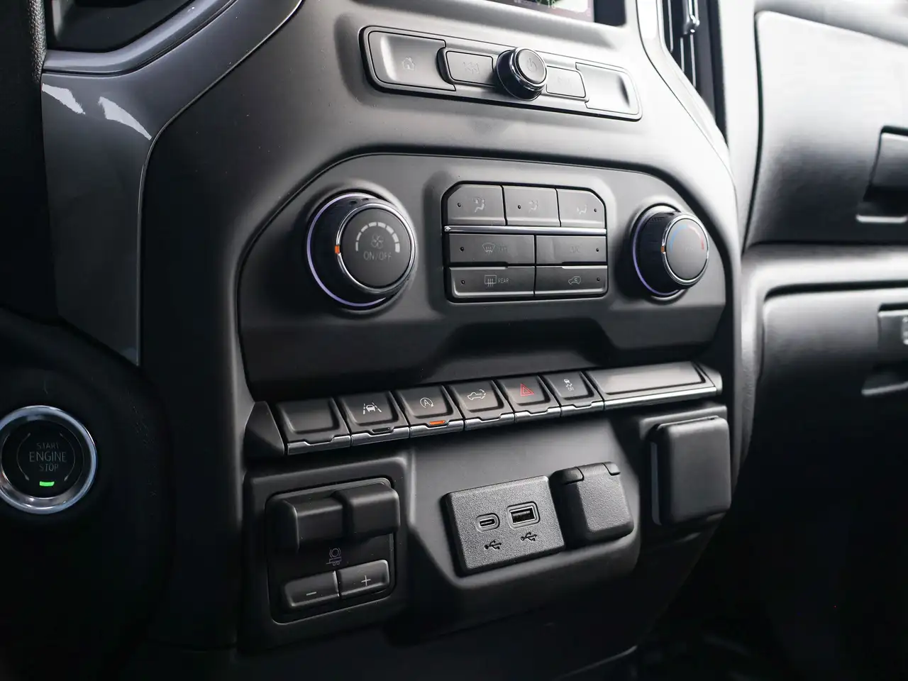 Chevrolet Silverado 1500 снимка Chevrolet Silverado 1500