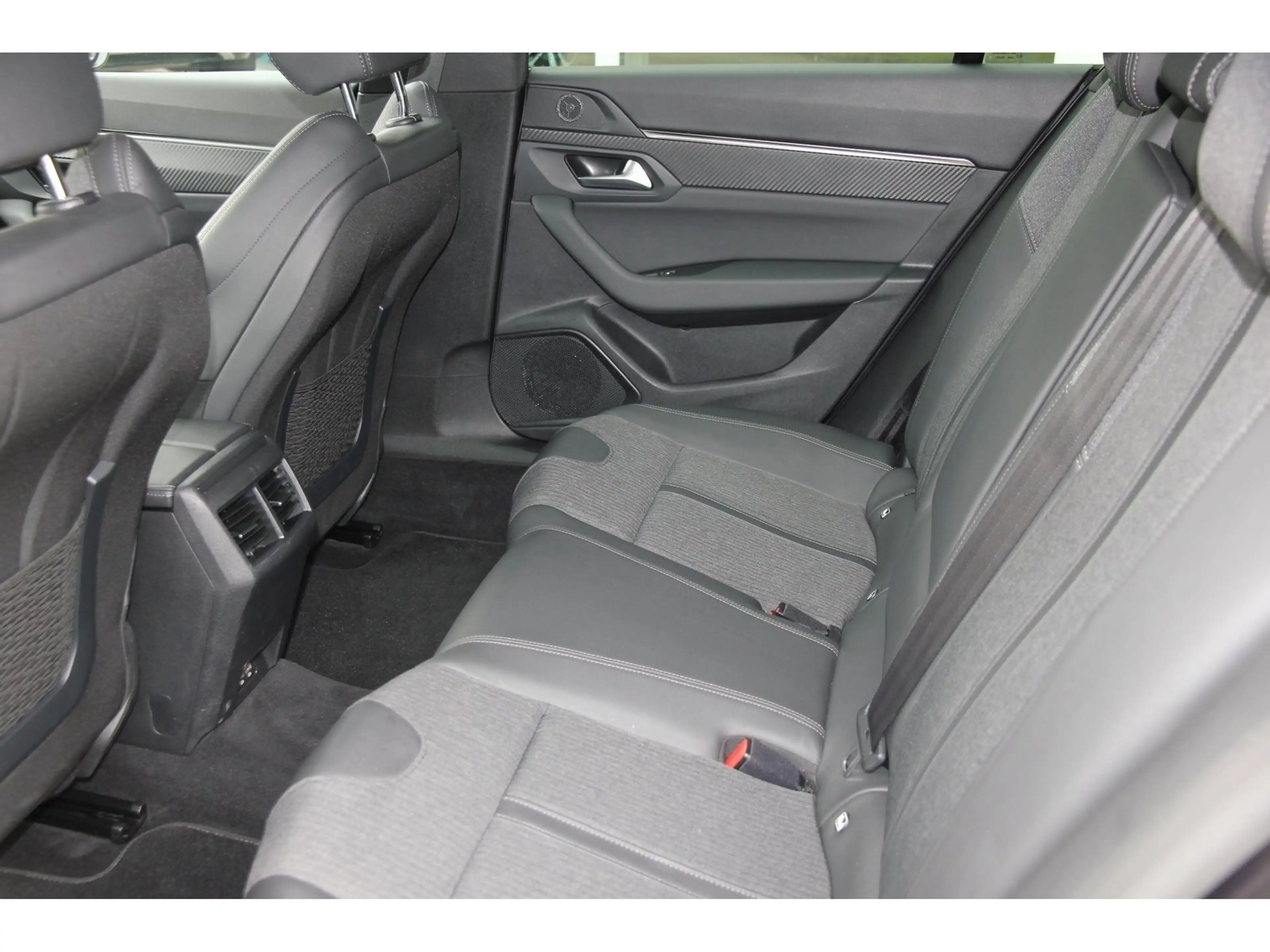 Peugeot 508 SW Allure Pack Hybrid 225 e-EAT8 Navi AHK — photo 10