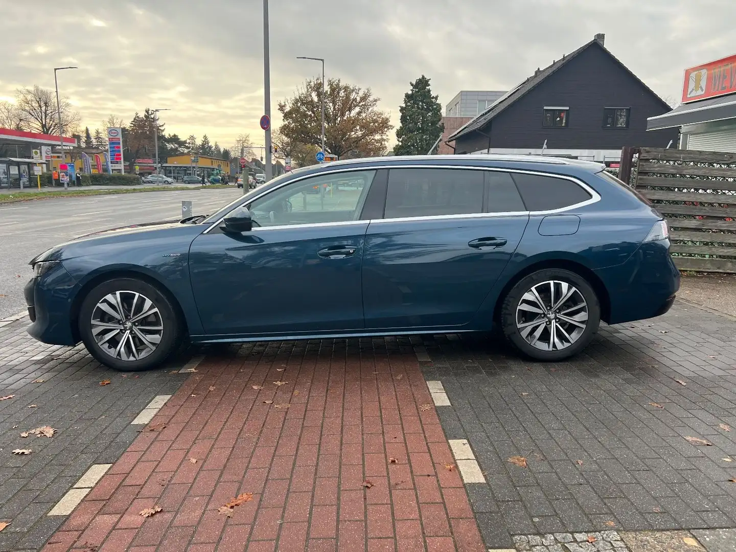 Peugeot 508 SW Hybrid 225 Allure,Automatik,Navi,Teilled - 1
