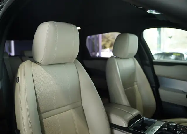 Land Rover Range Rover Velar view 15