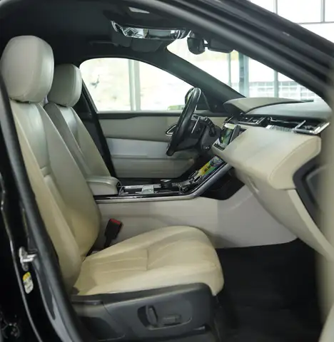 Land Rover Range Rover Velar view 14