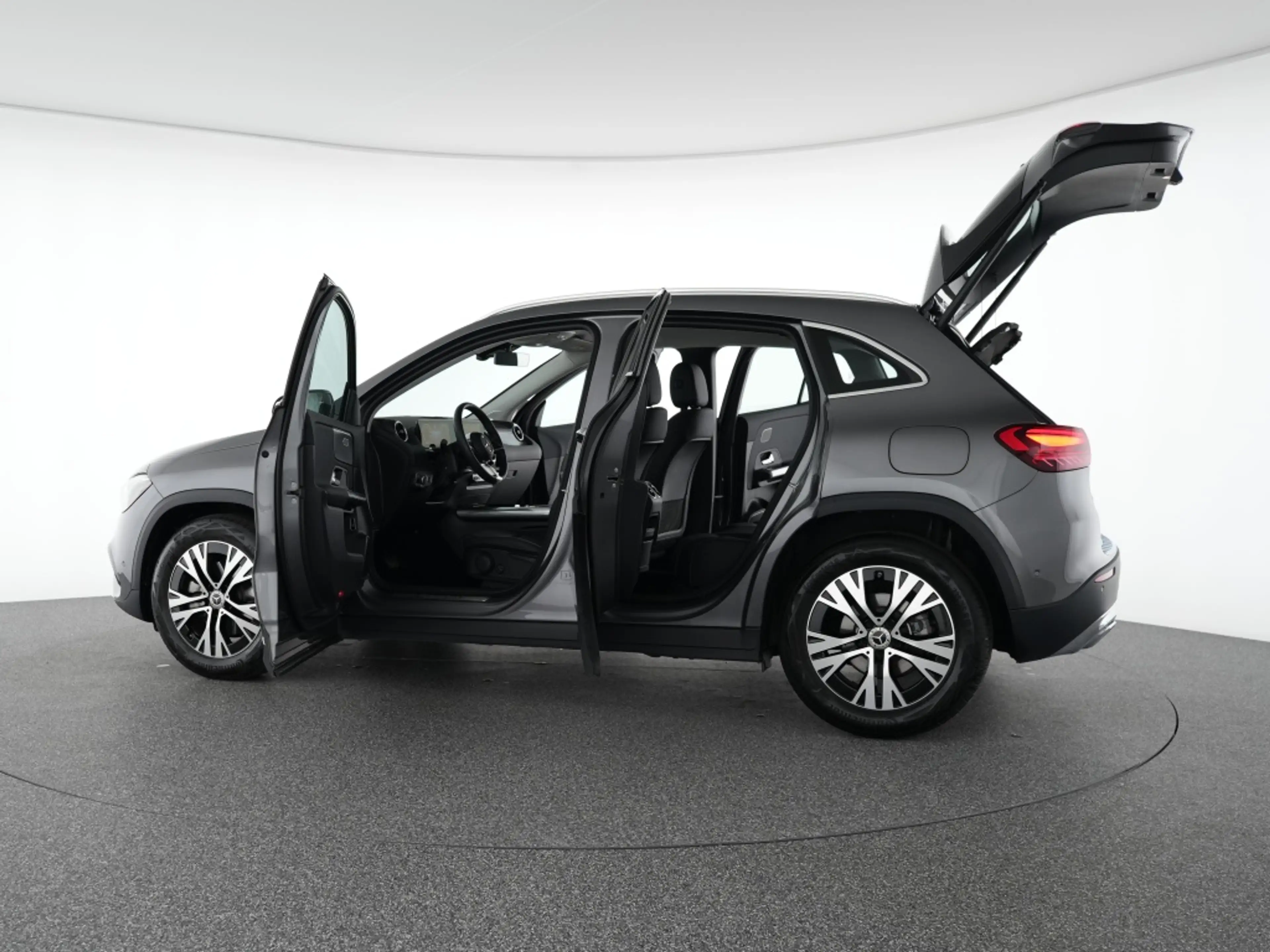 Mercedes-Benz GLA 200 Progressive Advanced+ 360° Navi LED — photo 14